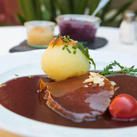 Weinhotel Landsknecht 호텔 잔크트고아르