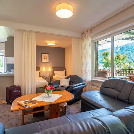 Weinhotel Landsknecht מלון סנט גואר